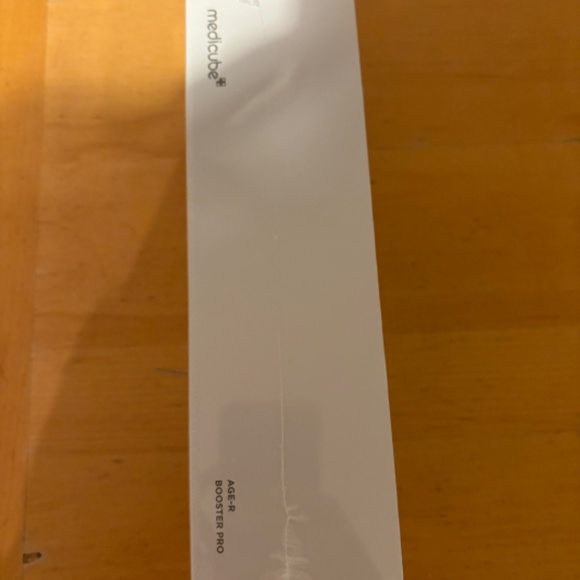 Medicube AGE-R Booster Pro Skincare Device - BRAND NEW  / NEVER OPENED - Picture 5 of 5